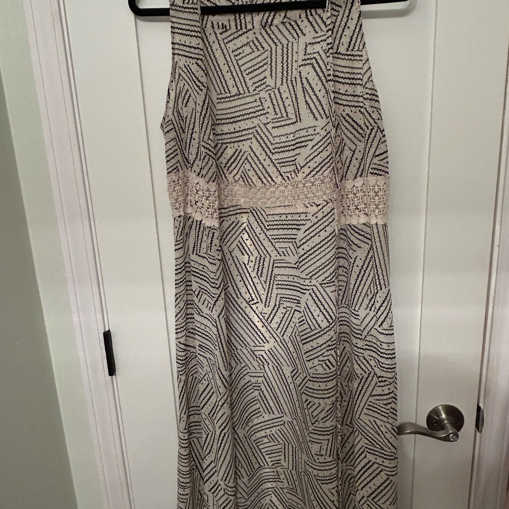 Geometric Patterned Sleeveless Long Cardigan Overlay
